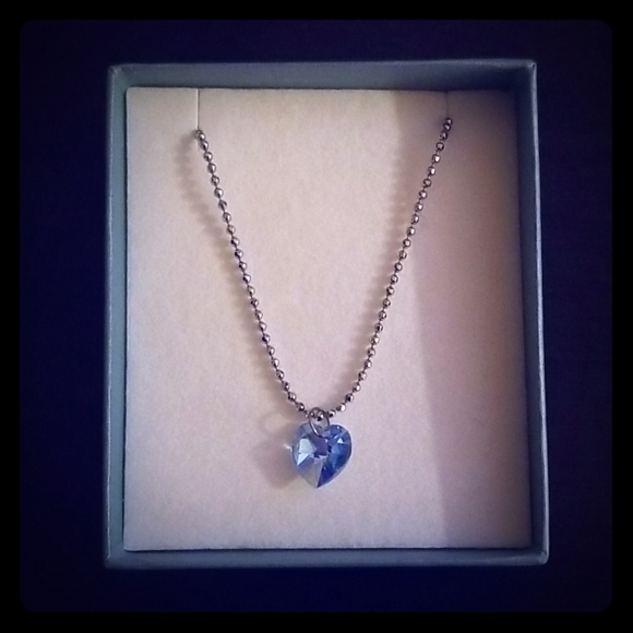 Necklace with crystal in heart shape - Picture 3 of 6